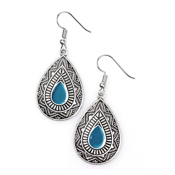 Teardrop Earrings NWT Silver Frame Blue Center Fishhook Finish
